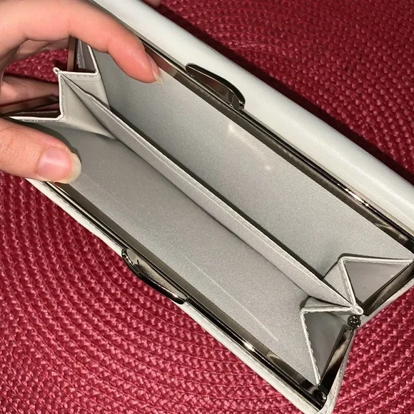 Off-White / Light Beige Genuine Leather Wallet - Picture 14 of 14